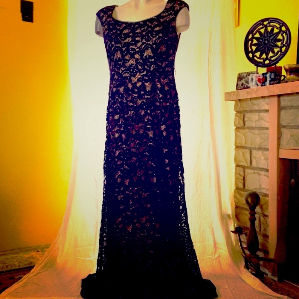 ✨Nightway Black Nude Sequined Lace Long Dress Size 6 NWT Formal Gown ✨ NWT